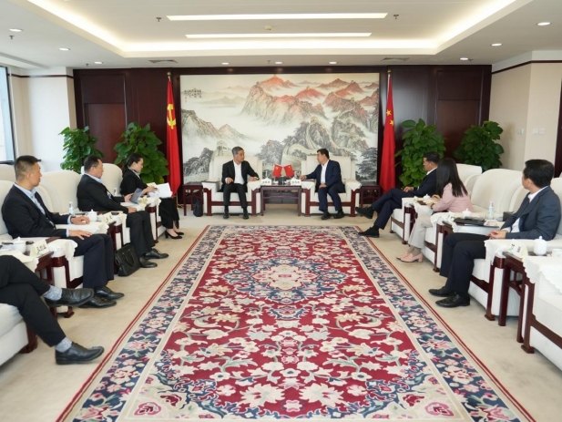 白忠泉董事长与全国政协副主席、共享基金会主席梁振英会谈